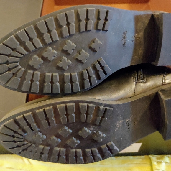 Spectacular !! New w box Coach boots size 10 M - Picture 3 of 8